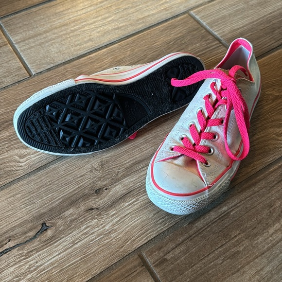 Converse White and Hot pink size women’s 8 - Picture 2 of 3